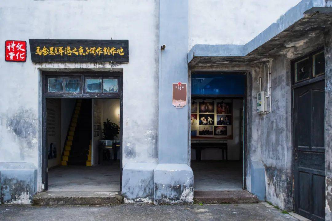 包含巴黎面临重重困难铆定意三分更生的词条