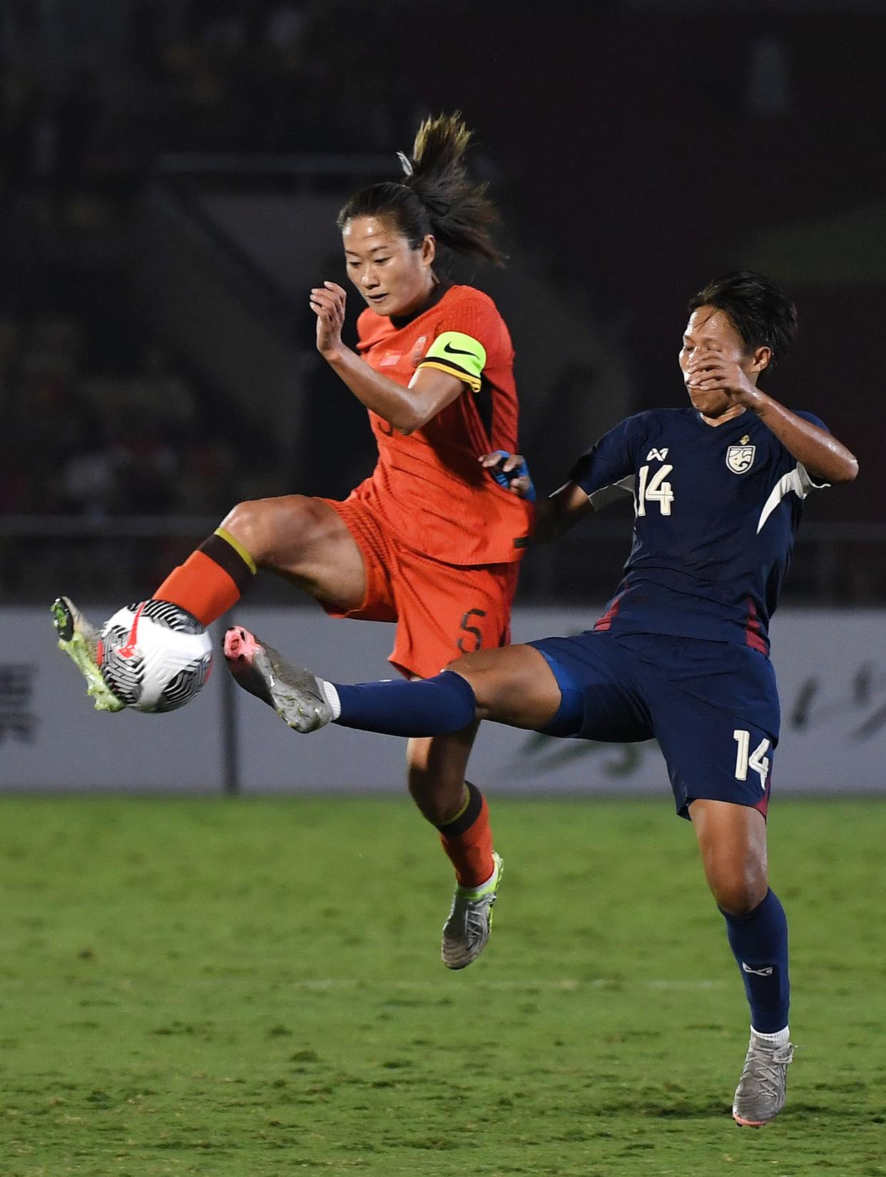 女子足球锦标赛精彩纷呈,中国队士气高昂 女子足球锦标赛精彩纷呈,中国队士气高昂