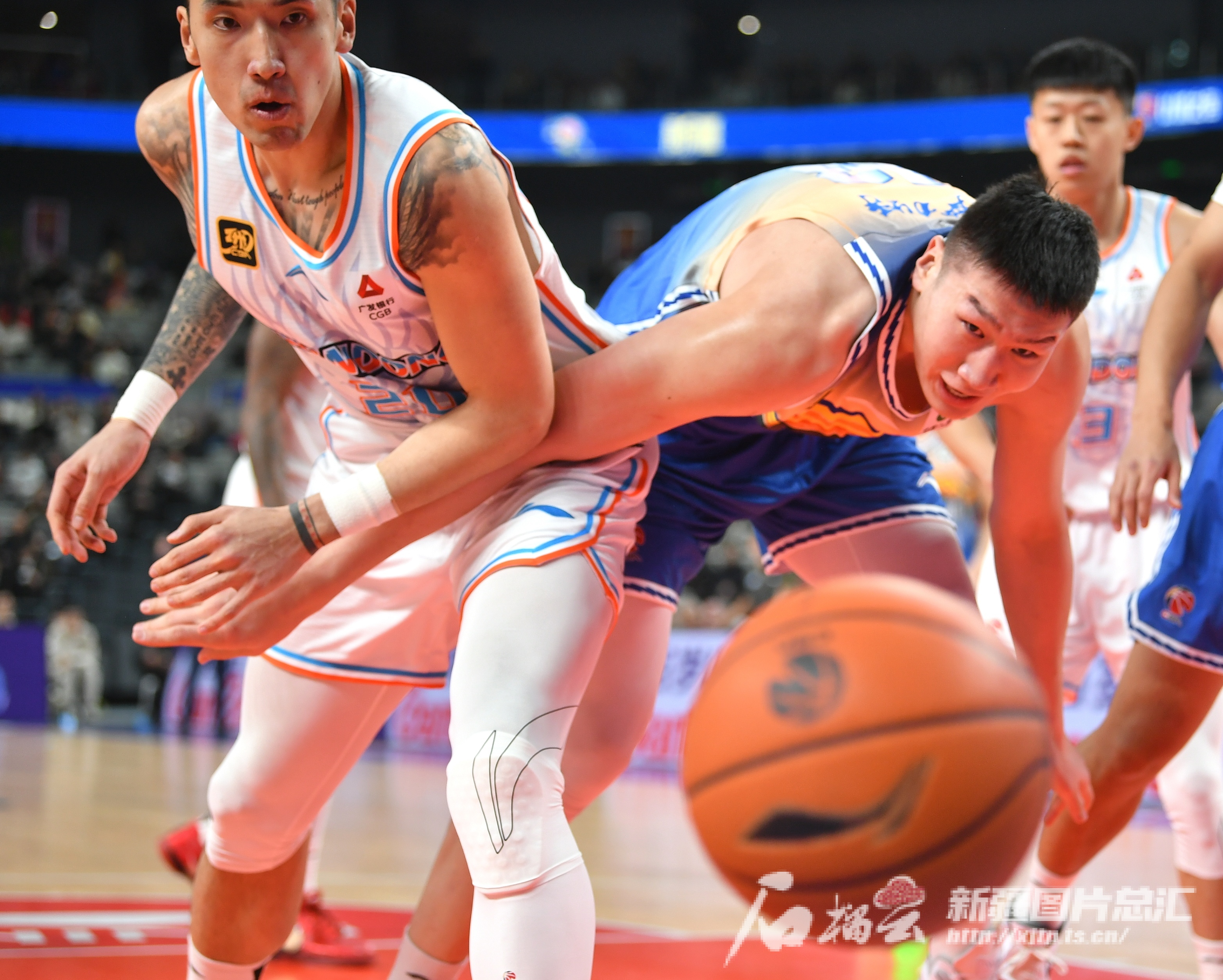 关于新疆男篮击败强敌，展现出色表现的信息