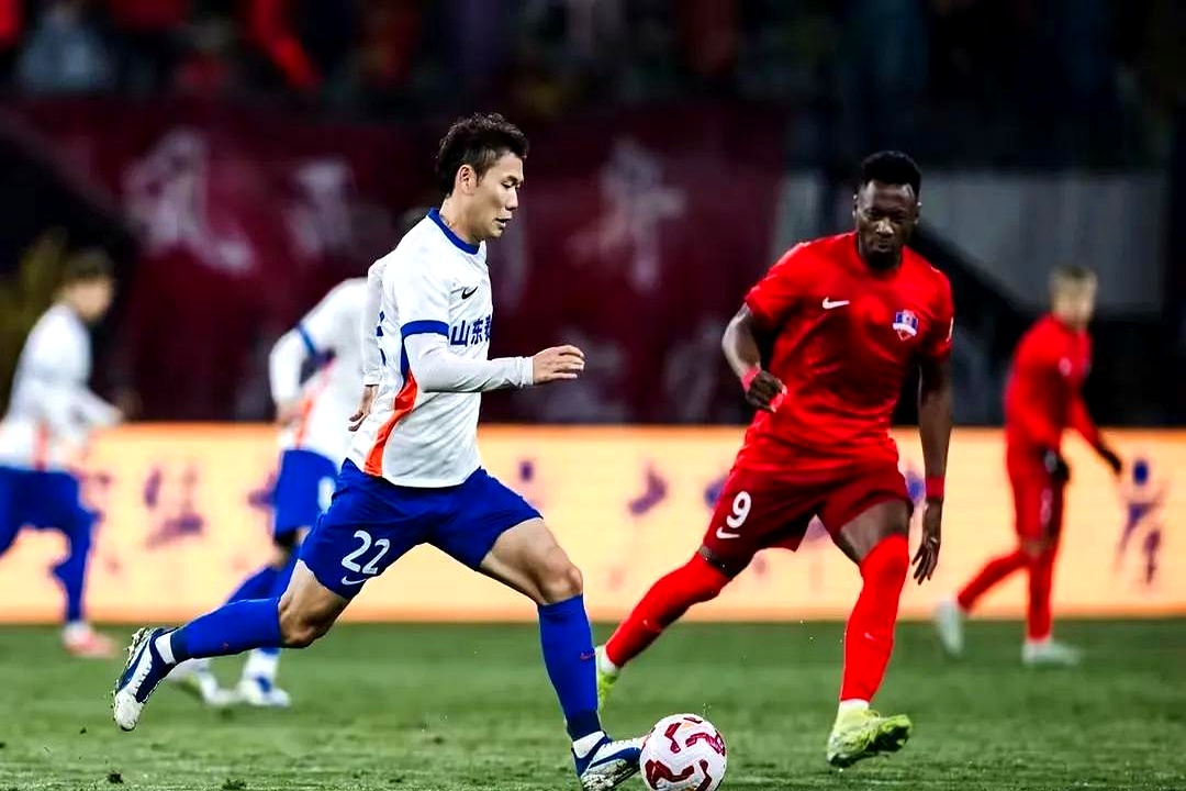 鲁能客场击败卓尔，提升保级希望