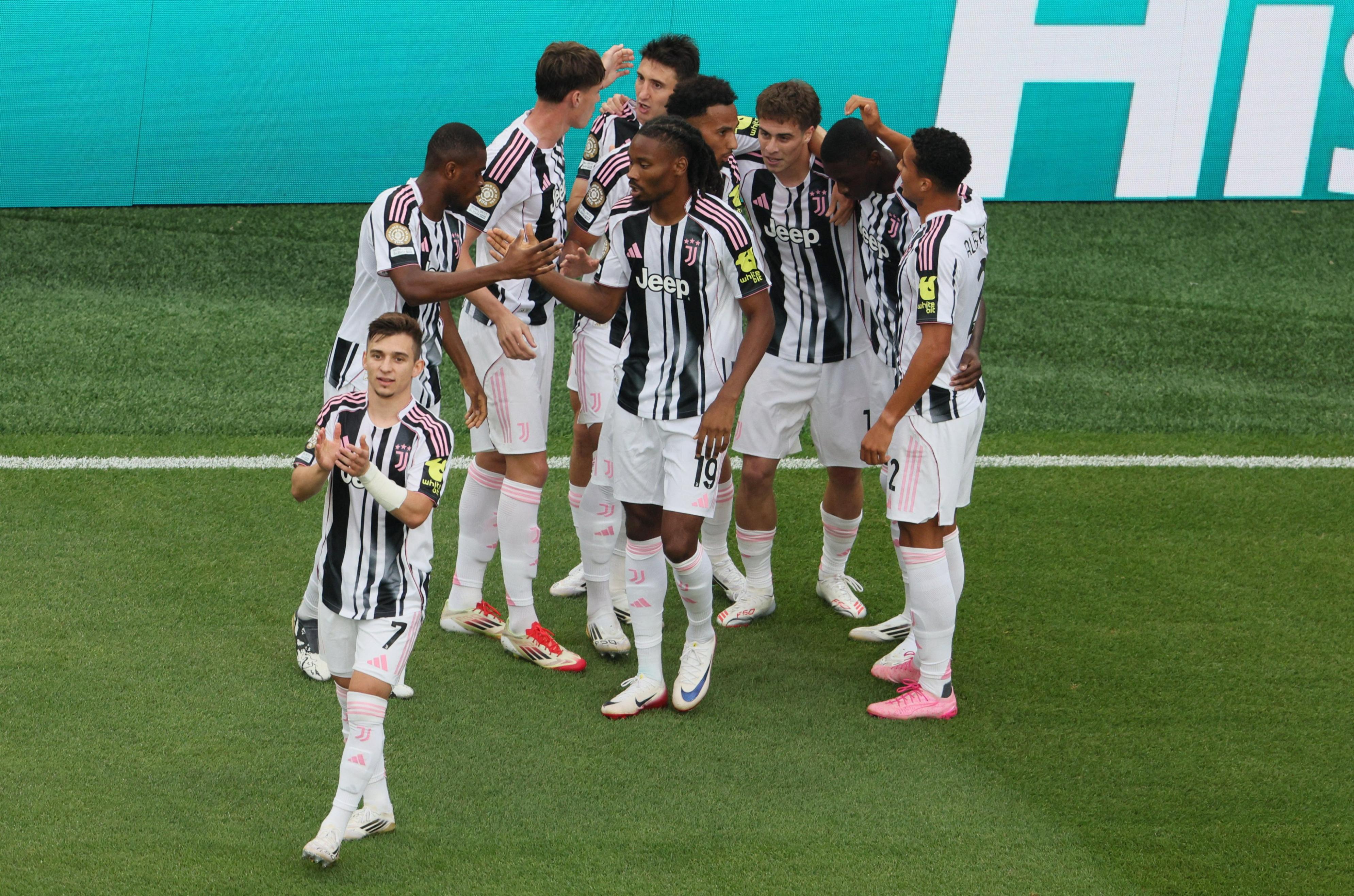 尤文图斯客场取胜,轻松晋级八强 尤文图斯客场取胜,轻松晋级八强