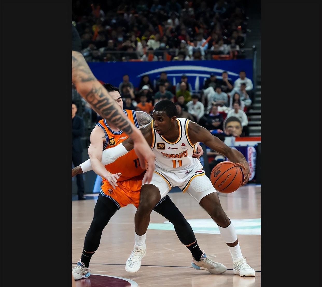 篮球官方发布赛后数据，表现引争议的简单介绍