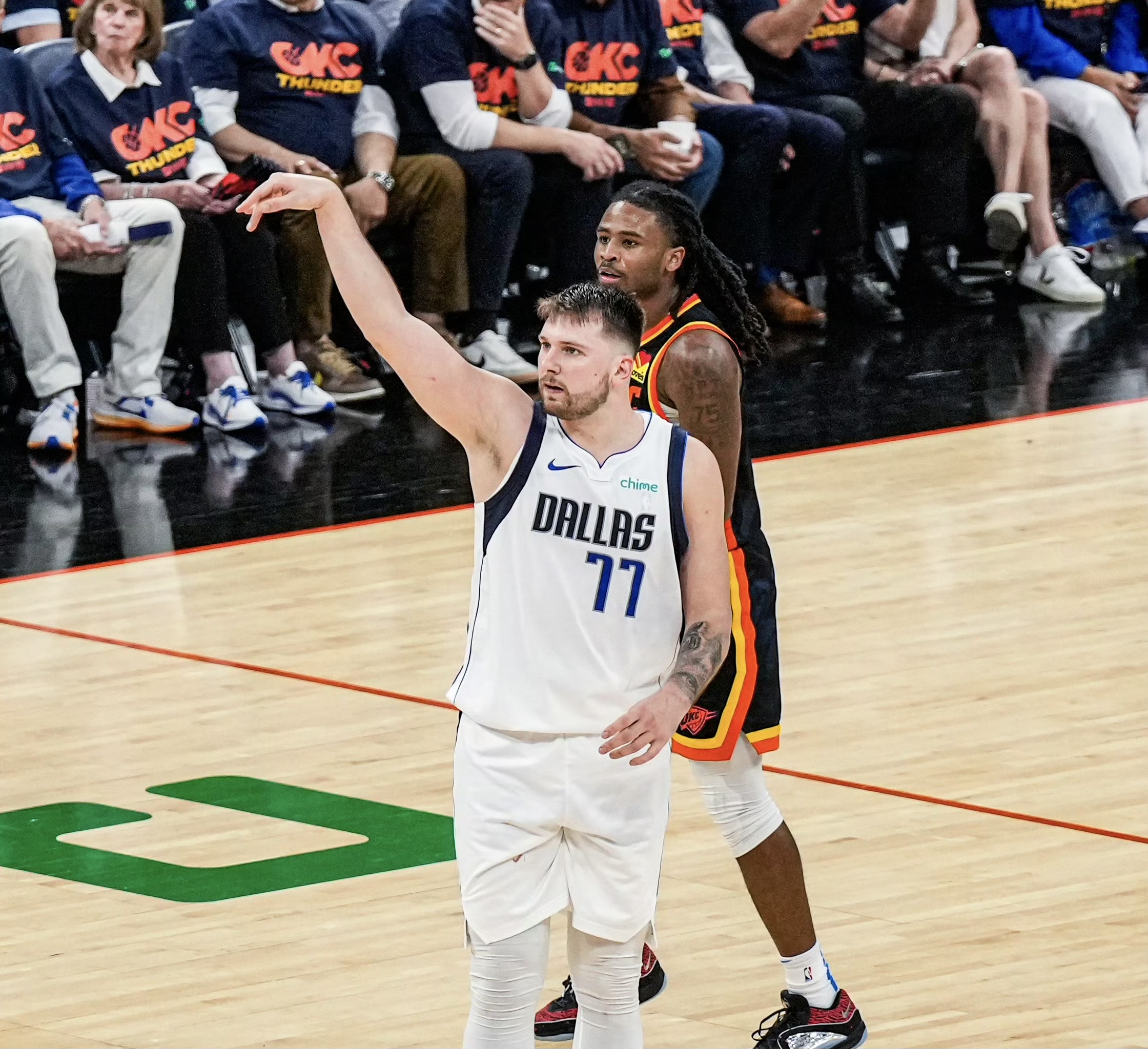 篮网轻取凯尔特人，东契奇点燃赛场