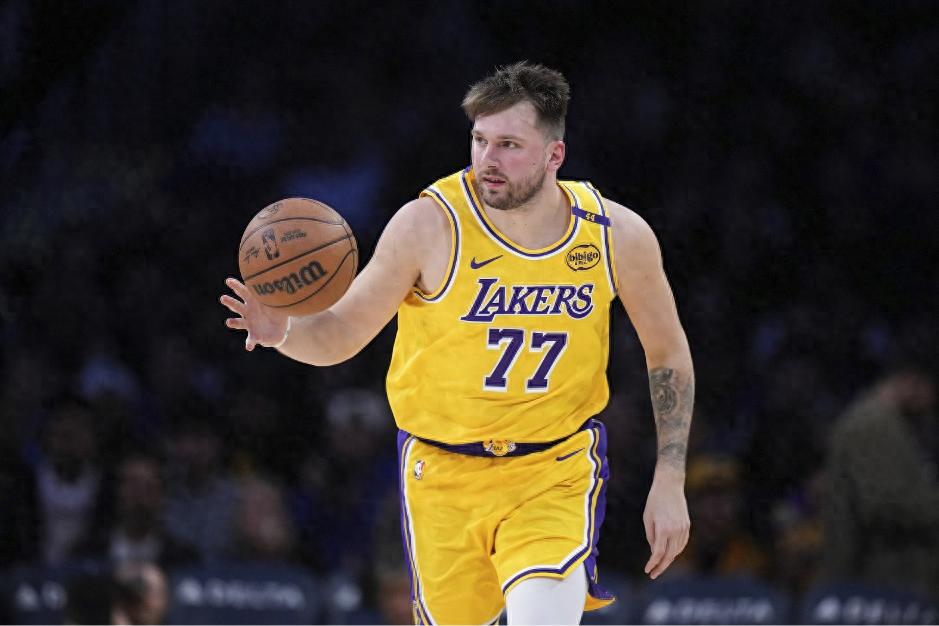 篮网轻取凯尔特人，东契奇点燃赛场