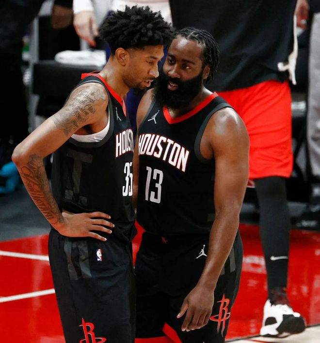 青岛队绝杀火箭，浓眉哥刷新纪录