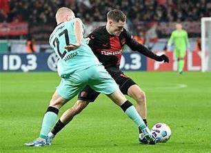 柏林赫塔主场不敌斯图加特，排名下滑并追赶中游位置