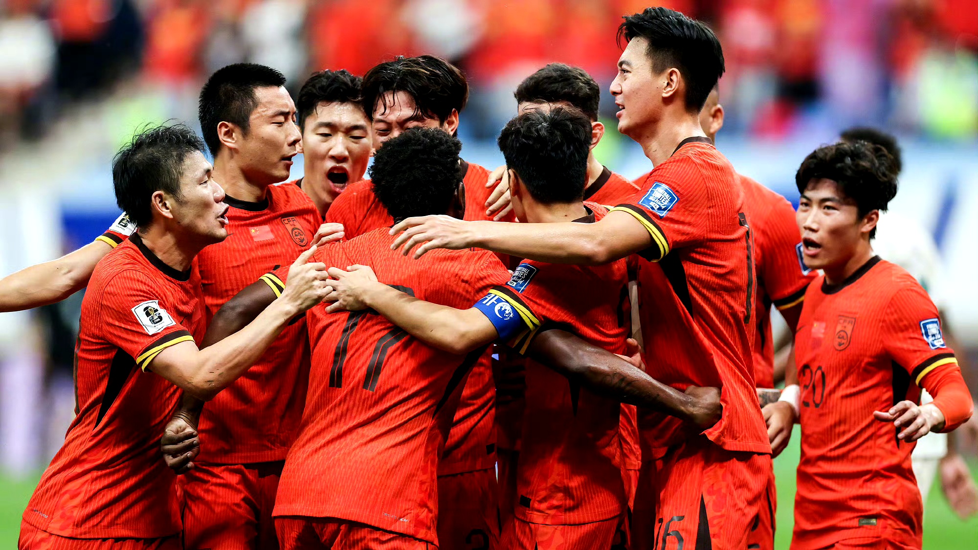 激烈的足球竞争：中国队接连获胜