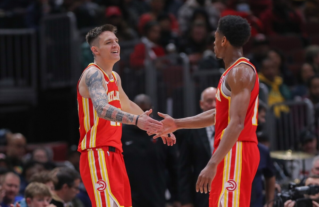 雷火电竞app-公牛鏖战广东队，德罗赞带队取胜