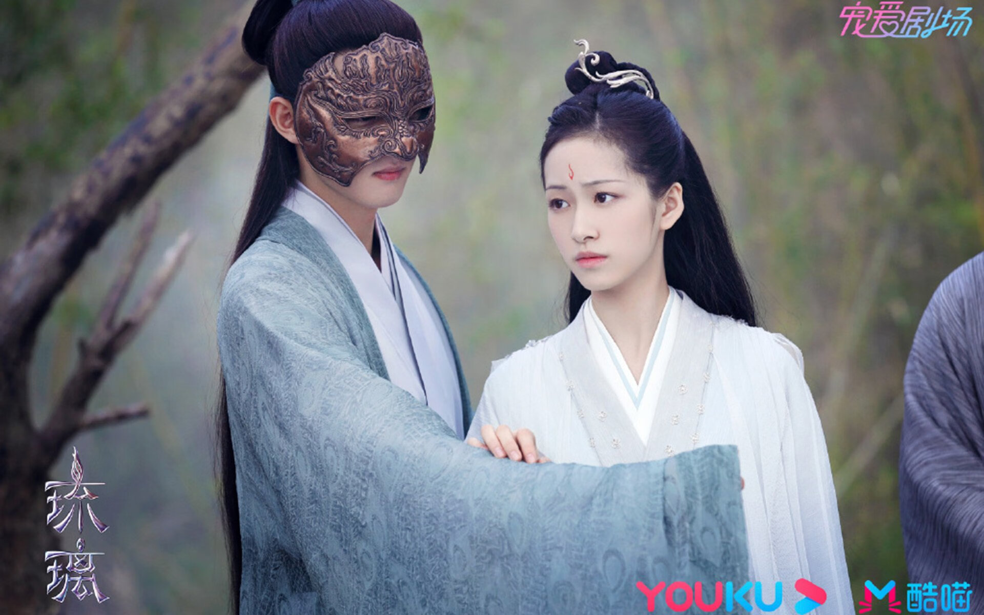 跨界之夜，当终场哨响盖过满场欢呼，一个远方男人的膝盖与救赎正在生根