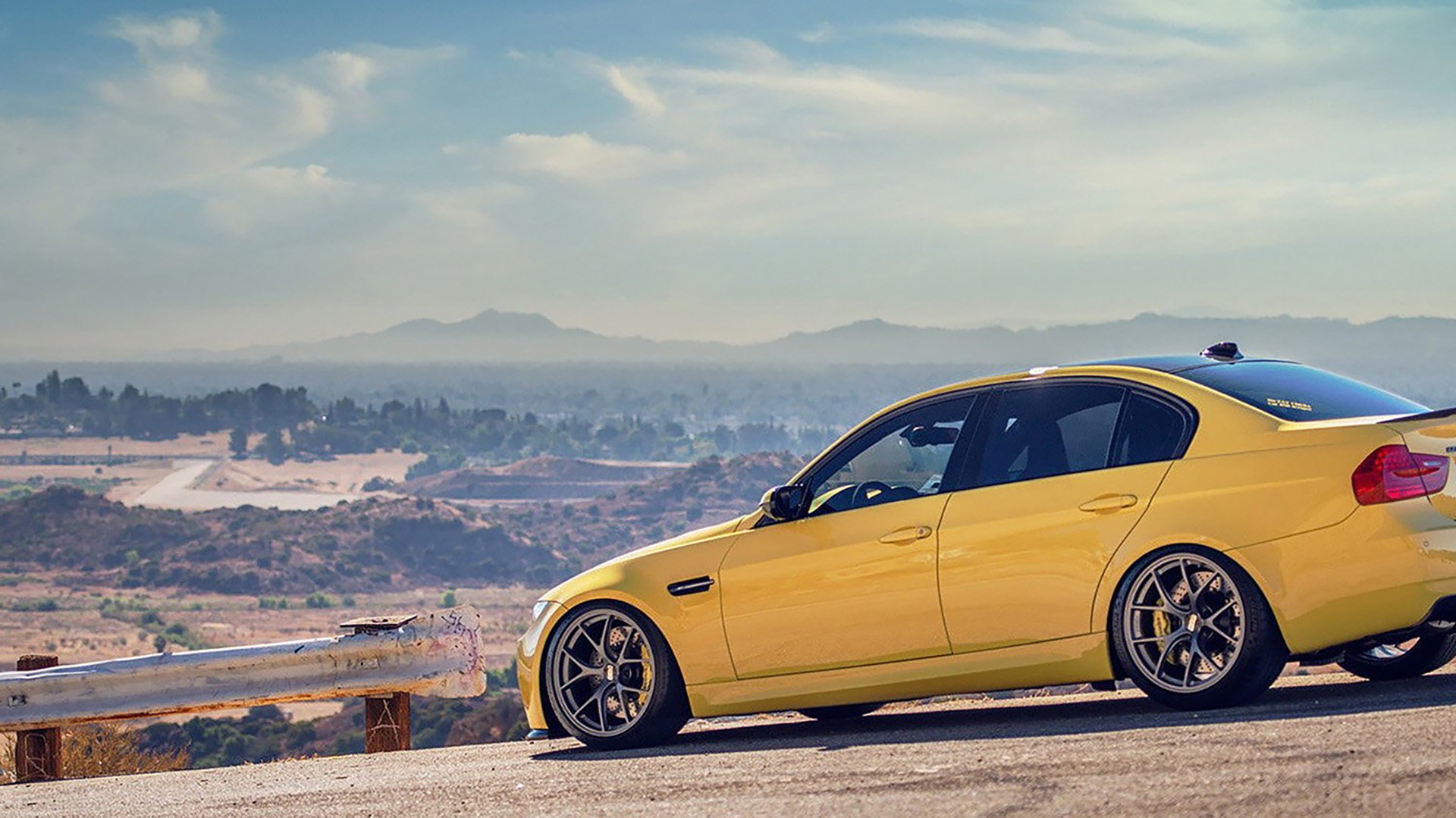 雷火电竞中国-几内亚新星逆袭多哈滨海赛道，F1街道赛见证非洲力量压制中东豪门